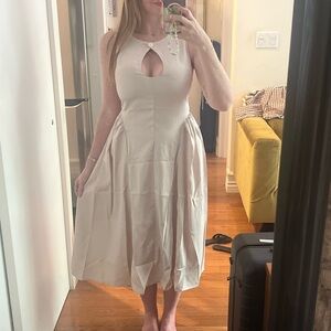 Viral Dianara Sara Sleeveless Keyhole dress